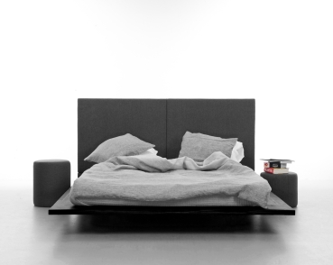 MOOD 2.0 Black schwarzes Massivholzbett zeitloser Designklassiker extravagantes Polsterbett